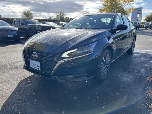Used 2025 Nissan Altima 2.5 SV image 3