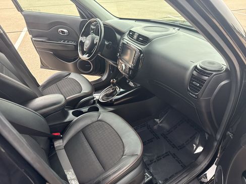 Used 2018 Kia Soul ! w/ Tech Package FWD image 18