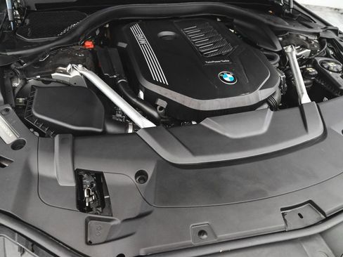 Used 2022 BMW 740i xDrive w/ M Sport Package image 42