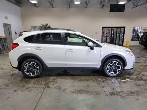 Used 2017 Subaru Crosstrek 2.0i Premium w/ Moonroof Package image 5