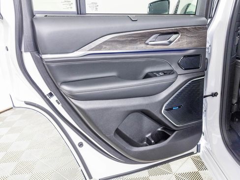 Used 2023 Jeep Grand Cherokee Overland w/ Adv Protech Group III image 36