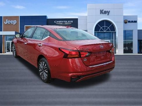Used 2023 Nissan Altima 2.5 SV AWD/4WD image 3