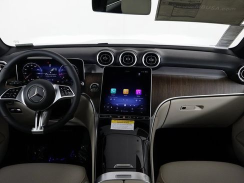 Used 2026 Mercedes-Benz GLC 300 image 4