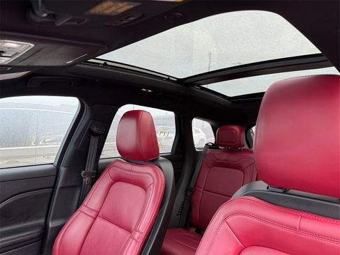 Used 2024 Lincoln Corsair Reserve w/ Equipment Group 201A image 16