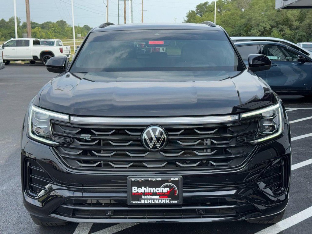 Used 2025 Volkswagen Atlas Cross Sport SEL R-Line AWD/4WD image 12