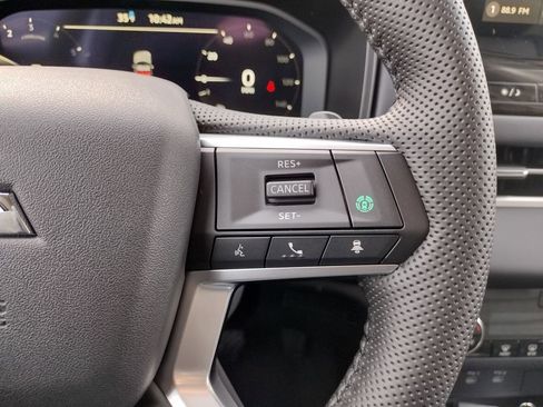 New 2026 Mitsubishi Outlander SE image 30