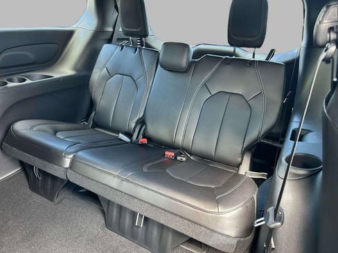 New 2026 Chrysler Pacifica Select image 6
