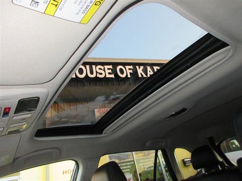 Used 2017 Subaru Outback 2.5i Limited image 22