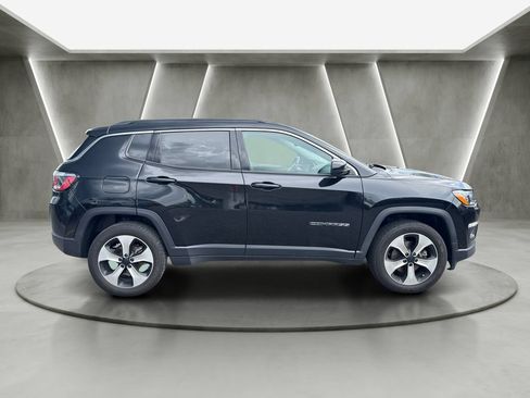 Used 2020 Jeep Compass Latitude w/ Cold Weather Group AWD/4WD image 8
