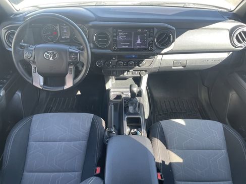 Used 2022 Toyota Tacoma TRD Off-Road image 13