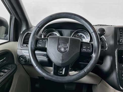 Used 2019 Dodge Grand Caravan SXT FWD image 17