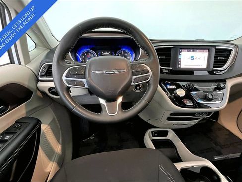 Used 2023 Chrysler Voyager LX FWD image 6