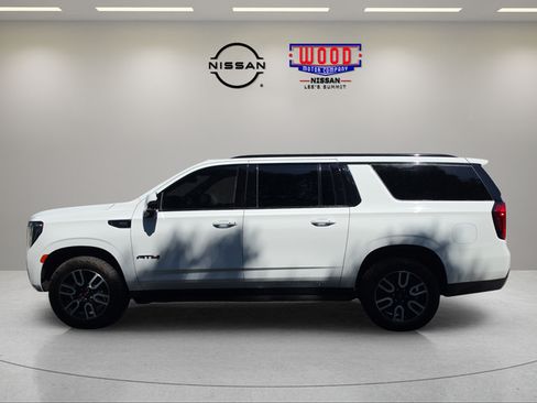 Used 2022 GMC Yukon XL AT4 w/ Technology Package AWD/4WD image 5