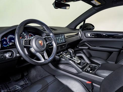 Certified 2022 Porsche Cayenne image 4