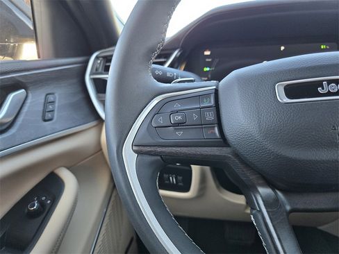 Used 2022 Jeep Grand Cherokee Limited 4xe image 28