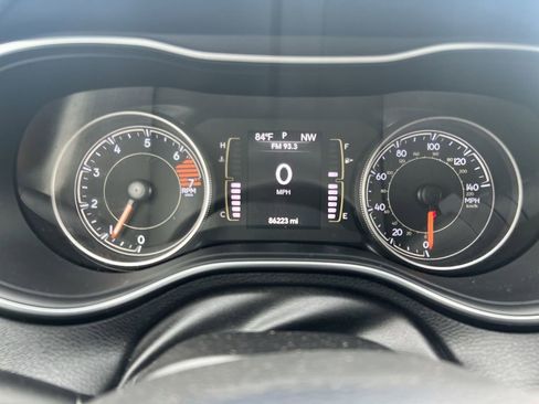 Used 2020 Jeep Cherokee Latitude image 10