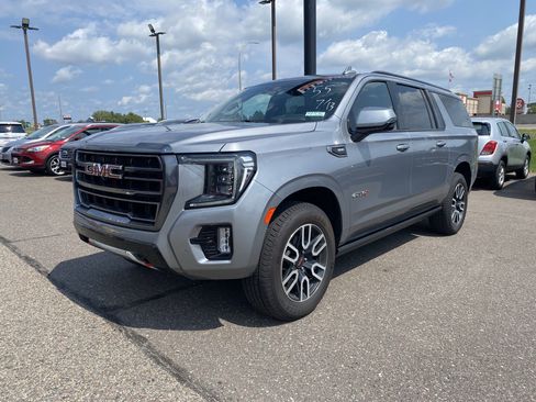 Used 2023 GMC Yukon XL AT4 w/ AT4 Premium Package AWD/4WD image 5