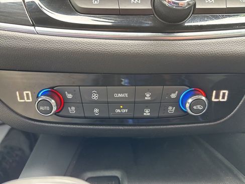 Used 2018 Buick Enclave Premium image 24