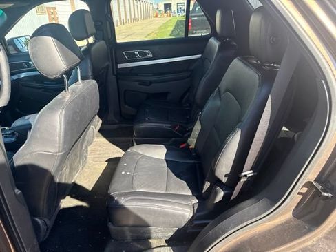 Used 2016 Ford Explorer XLT w/ Equipment Group 202A AWD/4WD image 4