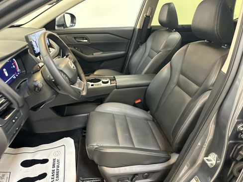 Certified 2025 Nissan Rogue SL w/ Tech Package AWD/4WD image 4