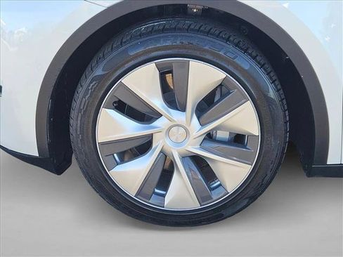 Used 2020 Tesla Model Y Long Range image 20