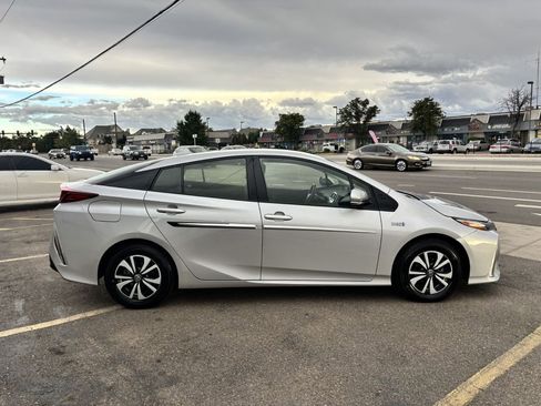 Used 2018 Toyota Prius Prime Plus image 8