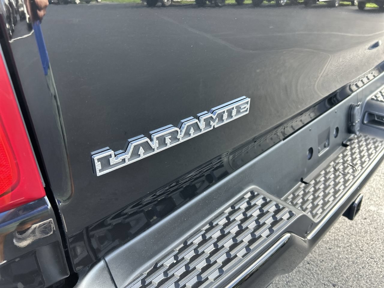 Used 2025 RAM 1500 Laramie AWD/4WD image 11