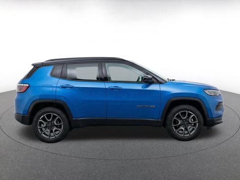 Used 2025 Jeep Compass Trailhawk AWD/4WD image 10