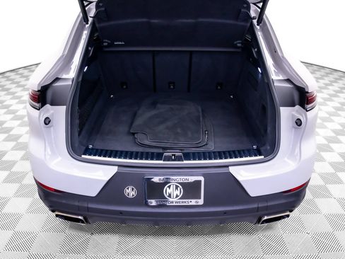 Used 2024 Porsche Cayenne Coupe AWD/4WD image 32