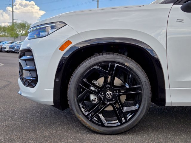 New 2026 Volkswagen Tiguan SE R-Line FWD image 5