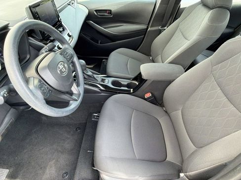 Used 2022 Toyota Corolla LE FWD image 5