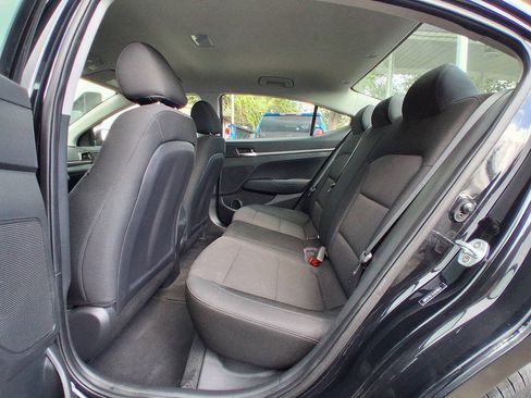 Used 2020 Hyundai Elantra SE w/ Cargo Package (C1) FWD image 12