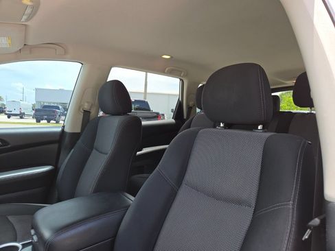 Used 2019 Nissan Pathfinder SV FWD image 29