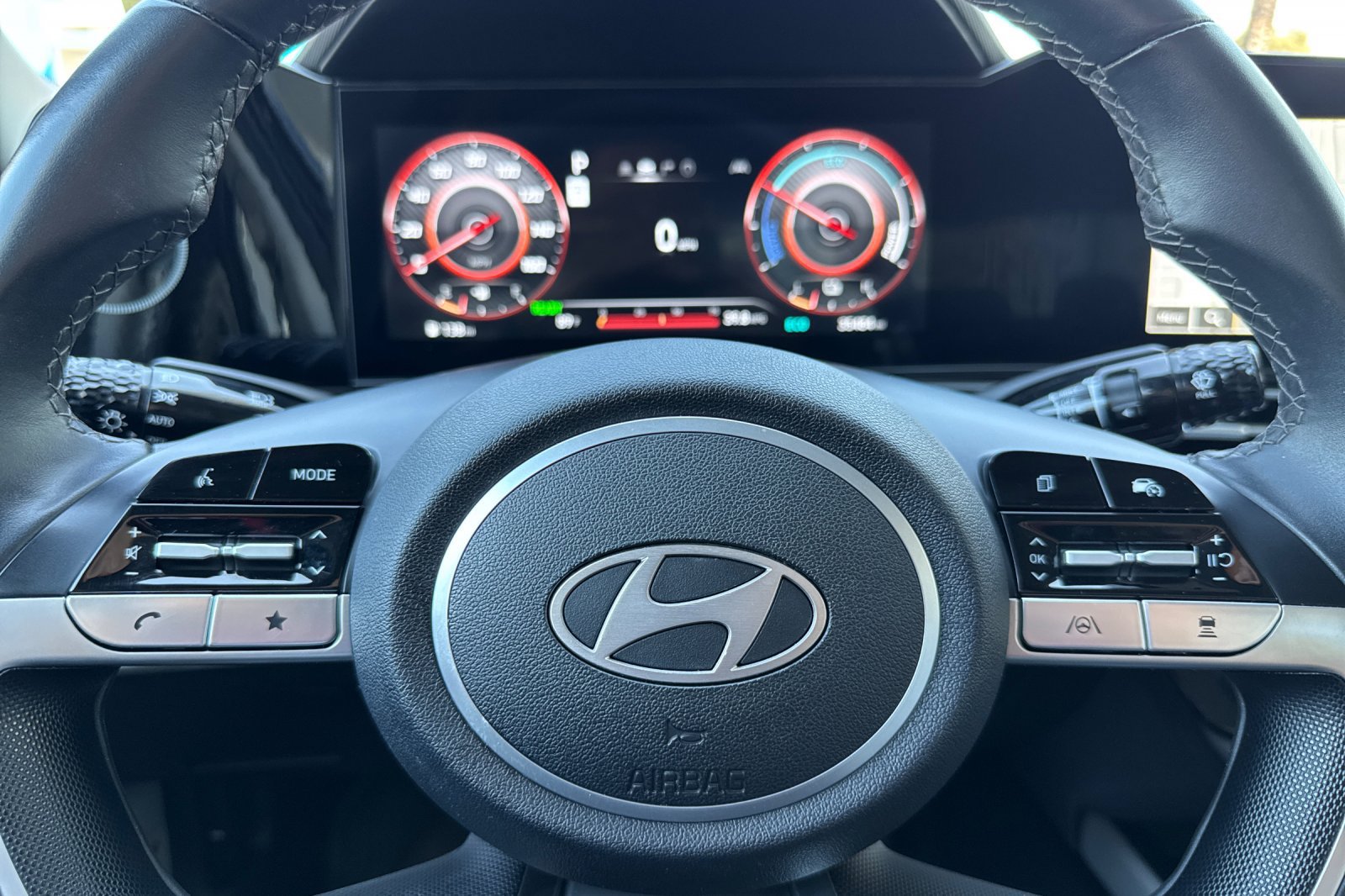 Used 2025 Hyundai Elantra Limited FWD image 25