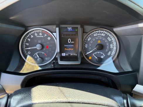 Used 2022 Toyota Tacoma TRD Sport AWD/4WD image 25