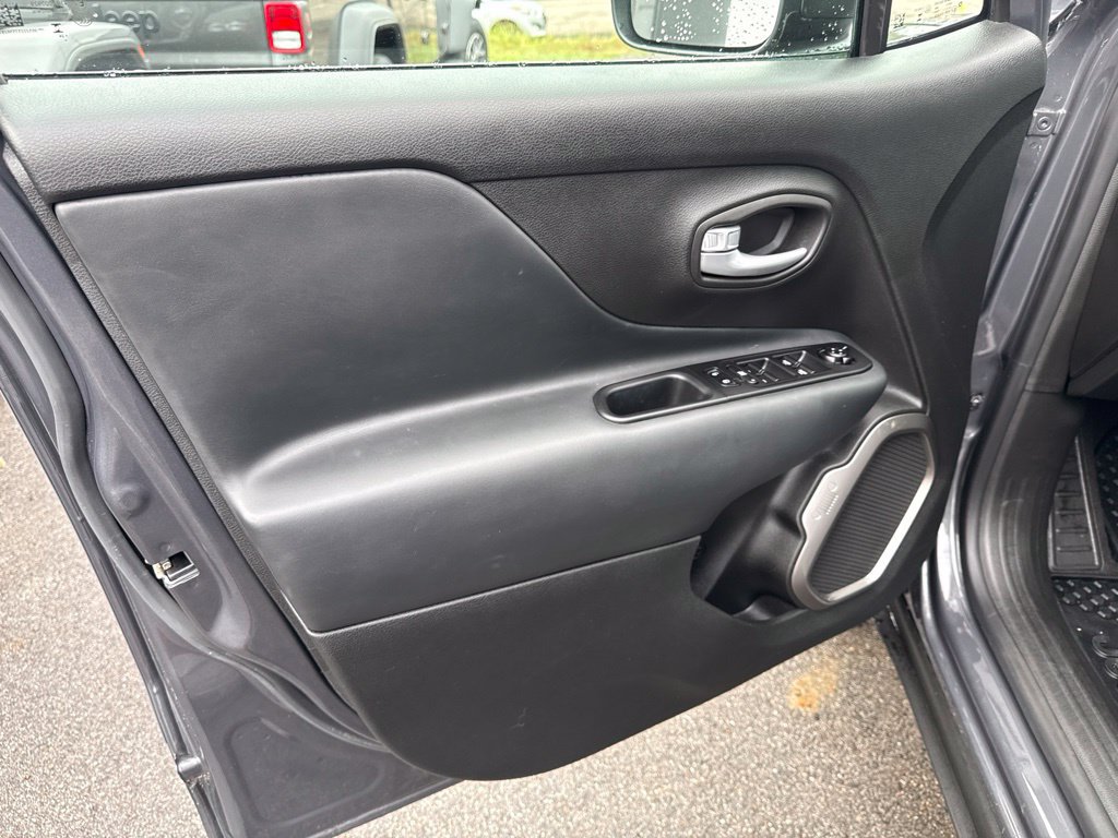 Certified 2023 Jeep Renegade Latitude AWD/4WD image 18