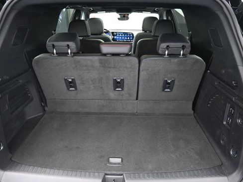 Used 2024 Chevrolet Traverse RS FWD image 34