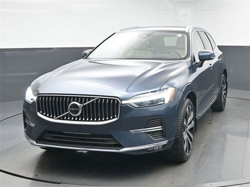 Used 2023 Volvo XC60 B5 Ultimate w/ Climate Package image 3