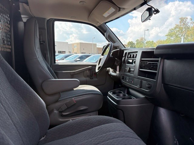 Used 2025 GMC Savana 2500 w/ Driver Convenience Package RWD image 21
