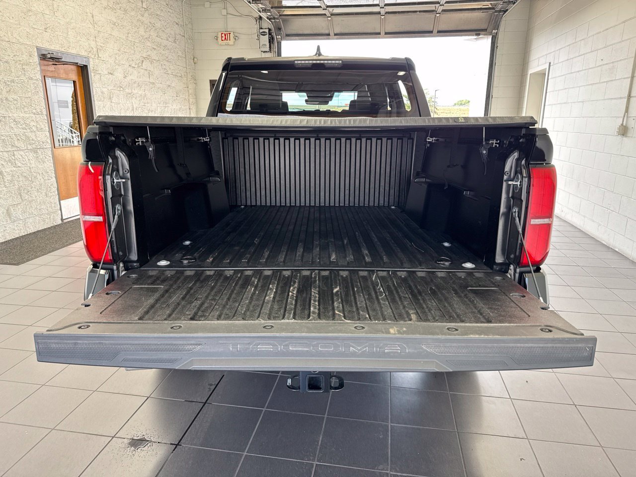 Used 2024 Toyota Tacoma SR5 AWD/4WD image 10