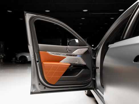 Used 2023 BMW i7 xDrive60 image 50