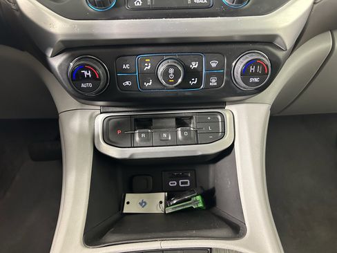 Used 2023 GMC Acadia SLT image 31