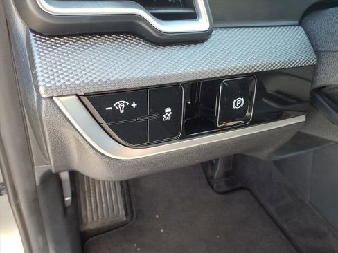 Used 2025 Kia Sportage LX FWD image 17