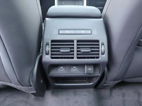 Used 2024 Land Rover Discovery Sport Dynamic SE image 16