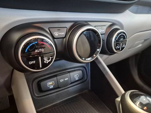 Used 2025 Hyundai Venue SEL FWD image 20