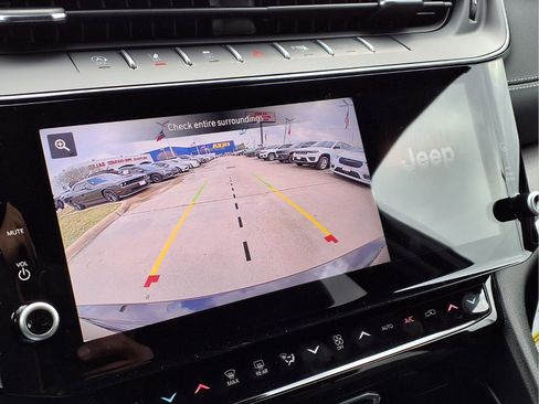 New 2026 Jeep Grand Cherokee Altitude image 13