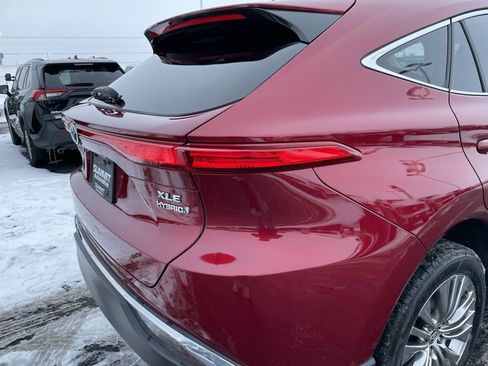 Used 2021 Toyota Venza XLE image 28