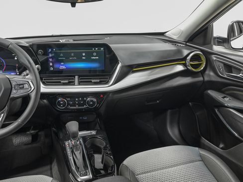 Used 2025 Chevrolet Trax LT w/ Driver Confidence Package FWD image 31
