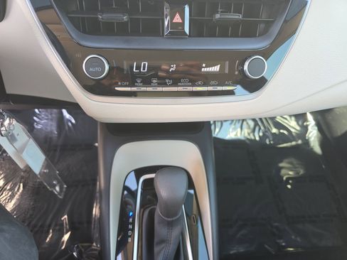 Used 2025 Toyota Corolla LE FWD image 24