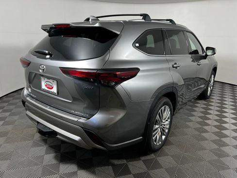 Certified 2026 Toyota Highlander Platinum image 5